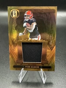 Parche Panini Gold Standard Tyler Allgeier 054/299 Atlanta Falcons 2024 - Imagen 1 de 3