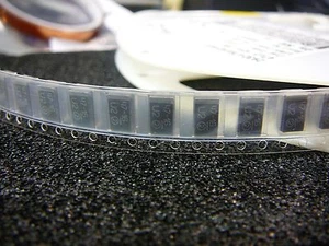 VISHAY 293D476X9016D2T 47uF 16V 10% 2917 SMD CONDENSATORE TANTALIO **NUOVO** Qtà.10 - Foto 1 di 1