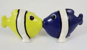 Enesco A20390 Tropical Clown Fish Magnetic Kissing Salt & Pepper Set - Foto 1 di 4