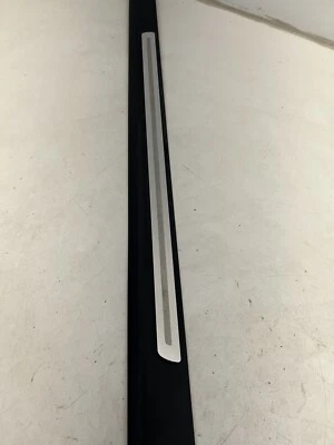 Placa de desgaste de puerta delantera izquierda Audi A6 2006-2011 OEM. Foto 1 de 4