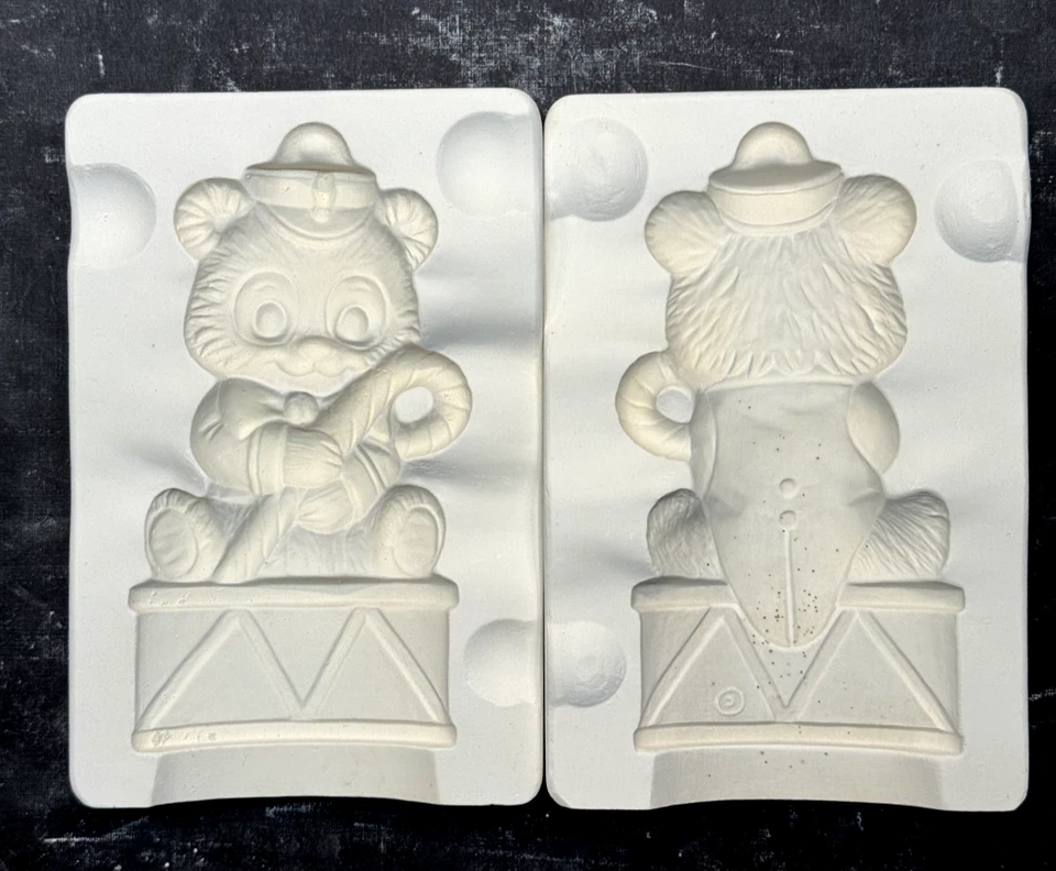 Teddy w/ Candycane Sitting on a Drum-Alberta Ceramic Ornament Mold A415 Foto 1 de 1