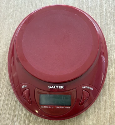 Báscula de cocina digital Salter roja 11 libras de capacidad (necesita baterías) Foto 1 de 2