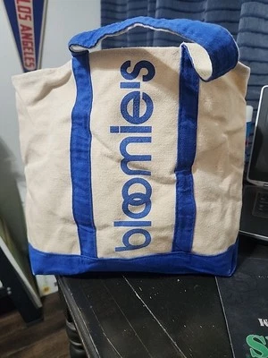 Bolso de Mano Bloomingdale's Bloomie's Crema Y Azul Estampado Gráfico Lona Foto 1 de 4