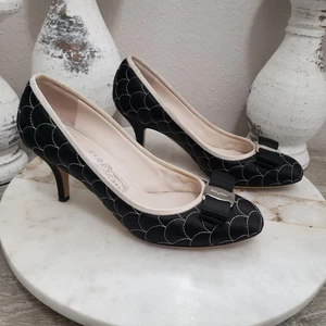 Salvatore Ferragamo Carla 70 Bomba Acolchada Satén Patente Vara Arco Negro 6 - Imagen 1 de 15