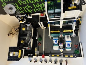 LEGO CITY: Police Headquarters (7744)