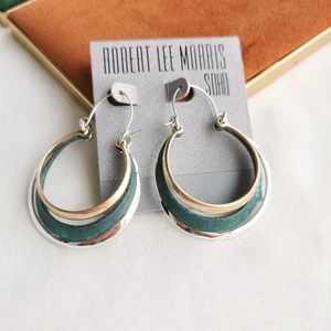 Robert Lee Morris zweifarbige grüne Emaille Halbmond Ohrringe - Bild 1 von 3