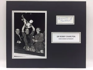 RARE Bobby Charlton Manchester United Signed Photo Display + COA 1968 SASIGNED - Bild 1 von 5