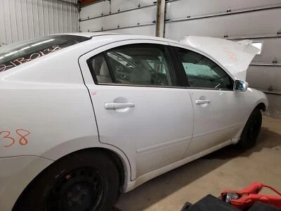 07-12 MITSUBISHI GALANT PASSENGER RIGHT REAR SIDE DOOR ASSY WHITE PEARL CODE W55 - Image 1 of 4