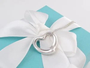 Tiffany & Co. Colgante mediano de plata con corazón abierto para bolsa de collar incluida - Imagen 1 de 3
