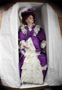 Nib Vintage Court Of Puppen Porzellan Edition 29 " Hoch Vanessa Puppe Lila Kleid - Bild 1 von 1