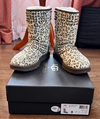 Botas Jimmy Choo x Ugg Kaia talla 8 tachonadas bronceadas estampado animal con caja edición limitada usadas en excelente estado Foto 1 de 4
