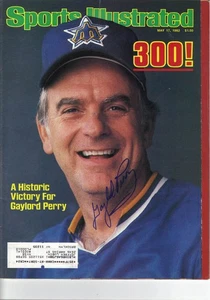 GAYLORD PERRY AUTO 5/17/82 SPORTS ILLUSTRATED HOF91 RIP! - Picture 1 of 1