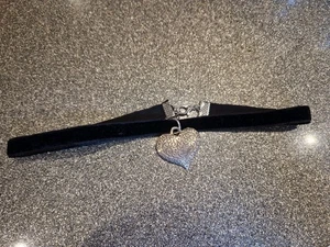 Black Velvet Goth Choker Necklace 10mm Heart Pendant - Picture 1 of 2