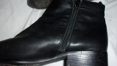 Botas St. Johns Bay pretas no tornozelo com zíper na lateral, 8 M, bom estado usadas - Imagem 1 de 4