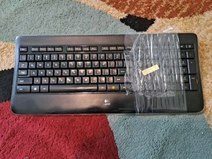 Logitech K800 Rechargeable Wireless Illuminated Keyboard. PARTS OR REPAIRS  - Picture 1 of 3