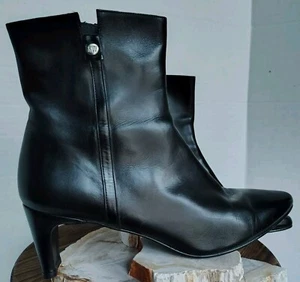Stuart Weitzman Womens Leather Ankle Boot Size 9.5 Back Modern Classic - Picture 1 of 24