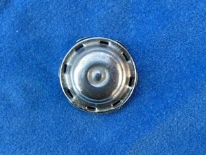 RARE ! JOUSTRA 1:20 ? RENAULT R8 - ENJOLIVEUR DE ROUE Hubcap - Foto 1 di 2