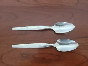 Vintage WM ROGERS MFG CO Silver Plate ORIGINAL ROGERS Serrated Grapefruit Spoons - Picture 1 of 8