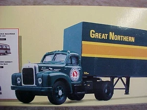 CORGI 52301 - GREAT NORTHERN RAILWAY/FALLEN FLAGS- MACK B SERIES SEMI -  1:50 - Picture 1 of 3