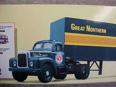 CORGI 52301 - GREAT NORTHERN RAILWAY/FALLEN FLAGS- MACK B SERIES SEMI -  1:50 - Image 1 of 3
