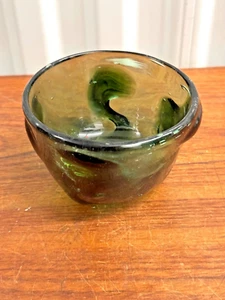 Mid Century Vintage Signed Green Handblown Art Glass Small Pinched Bowl - Picture 1 of 11