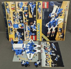 Vintage Lego Space 6980 Galaxy Commander 98% complete W/ Minifigures