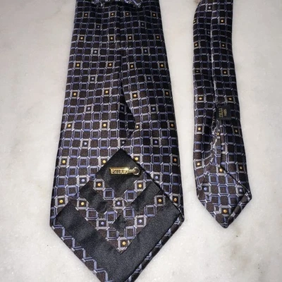Corbata de seda para hombre Zilli azul y negra en zigzag geométrica 60 L 3,75 W Foto 1 de 4