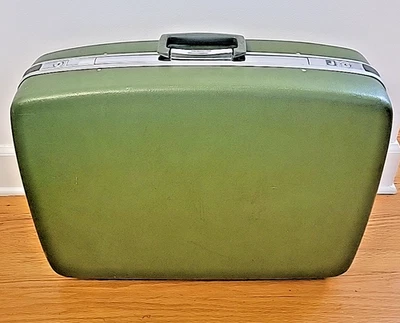Vintage Large Samsonite Saturn Luggage Suitcase Green Hard Shell 23 x 17.5 x 6.5 - Image 1 of 4
