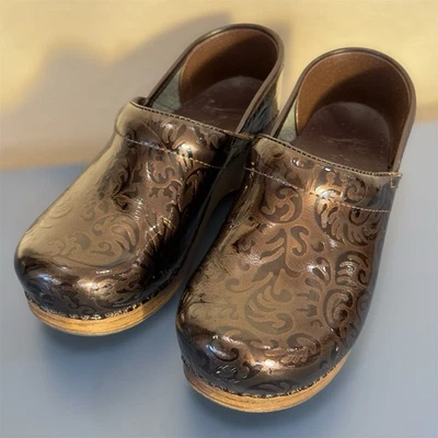 Zuecos Dansko charol marrón chocolate estampado Pro Preppy para mujer 37 talla 7 Foto 1 de 4