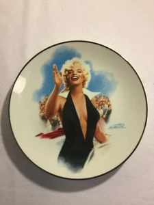 Marilyn Monroe STOPPING TRAFFIC - Delphi Sammelteller - 8 1/4" Durchmesser - Bild 1 von 2
