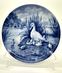 Vintage Berlin Design 1973 Blue & White China Collector Plate - Picture 1 of 11