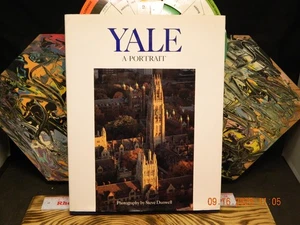 Steve DUNWELL / Yale A Portrait 1990 Hardcover Dust Jacket Vintage Rare Book - Picture 1 of 3