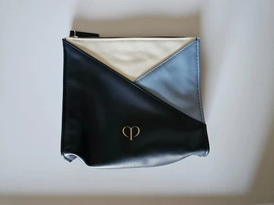 Bolso de belleza Cle De Peau en azul y blanco y cierre de cremallera (solo bolsa). Nuevo Foto 1 de 4