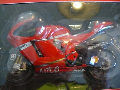 1/12 Minichamps Casey Stoner 2007 MotoGP Championship winning Ducati Desmo GP7 - Image 1 of 4