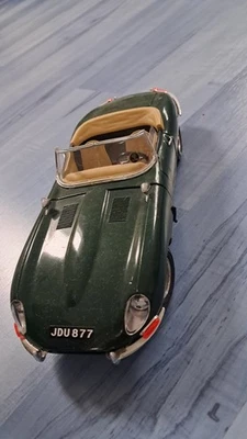 gebraucht! Bburago 3016 Jaguar E-Type Cabriolet 1961 grün Maßstab 1:18 - Bild 1 von 4
