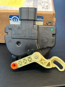 08-17 DODGE GRAND CARAVAN CHRYSLER TOWN & COUNTRY SLIDING DOOR ACTUATOR MOPAR - Picture 1 of 1