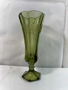 JARRÓN VINTAGE FOSTORIA VERDE 8" DISEÑO MEDALLÓN MONEDA PATAS MEDIADOS DE SIGLO - Imagen 1 de 6