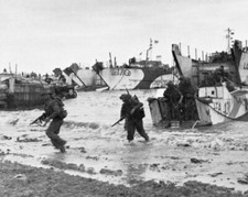 British troops D-Day Normandy Gold Beach  WW2 WWII Re-Print 5 x 7