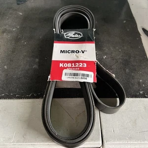 Gates K081223 Micro-V Serpentine Belt 8PK2103 Replacement Drive Belt NEW - Foto 1 di 2