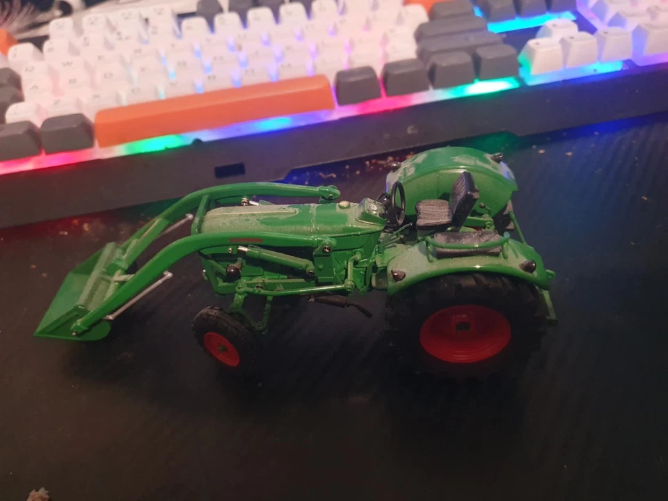 universal hobbies 1/32 tractor UH5254 deutz D6005 2wd - Image 1 of 1