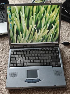 Clevo D22ES 14'' Laptop Windows 98 Retro Gaming Parallel Floppy DVD Cheap - Picture 1 of 9