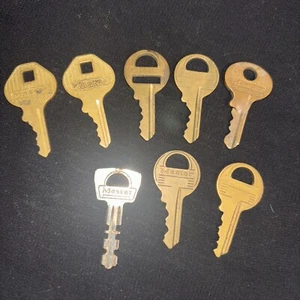 Master Lock Key lot Of 8 - Preowned - Picture 1 of 5