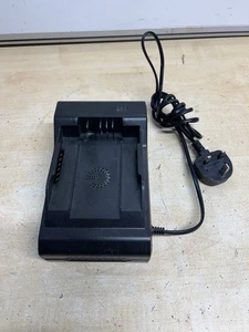 Cargador de batería para cortacésped de iones de litio gTech CH29 - DB3P120D - Imagen 1 de 2