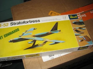 Complete in box B-52 Stratofortress US Bomber in 1/40 Scale from 1970 - Picture 1 of 2