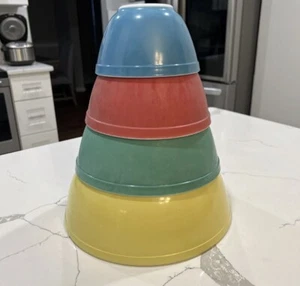 SET OF 4 VTG PYREX MIXING NESTING BOWLS PRIMARY COLOR YELLOW GREEN RED BLUE - Picture 1 of 4