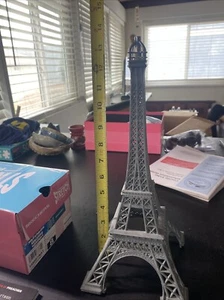 Réplica de Metal Torre Eiffel 13.5” Hecha en Francia, ¡Viva La France Jean Valjean! - Imagen 1 de 15