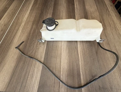 PLYMOUTH PROWLER 97 - 02 OEM PARABRISAS LAVADORA DEPÓSITO BOTELLA CON BOMBA Y TAPA Foto 1 de 4