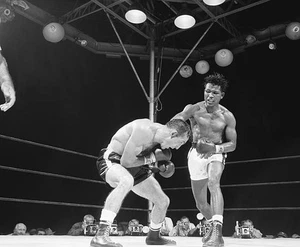 Sugar Ray Robinson And Carmen Basilio 1957 Old Boxing Photo - Picture 1 of 1