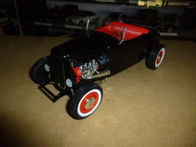 FORD 1932 ROADSTER 1932  ERTL 1/18 - Photo 1/4