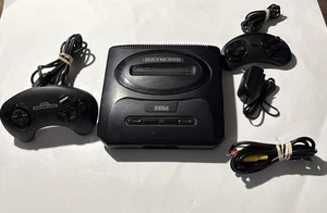 Sega Genesis Model 2 Konsole mit 2 Controller und Kabeln funktioniert - Bild 1 von 7